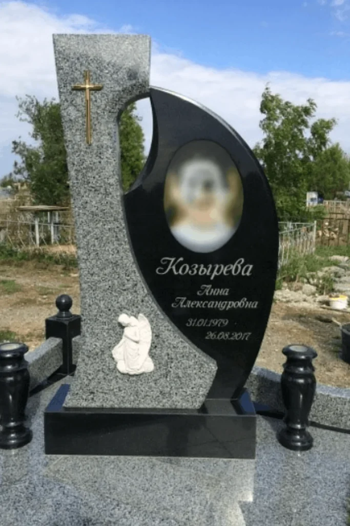 Пам’ятник з кольоровим