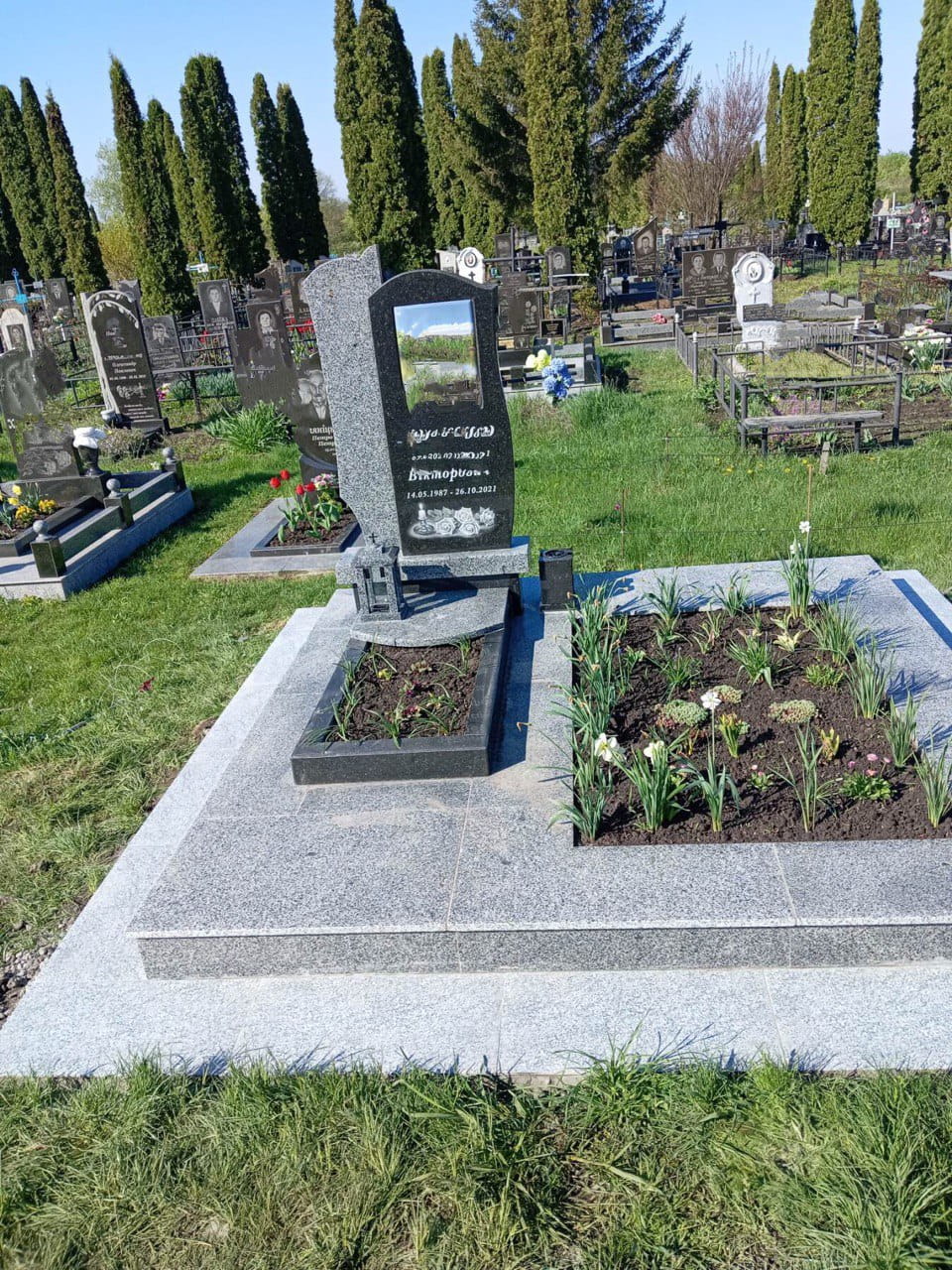 Пам’ятник з кольоровим фото у Білій Церкві