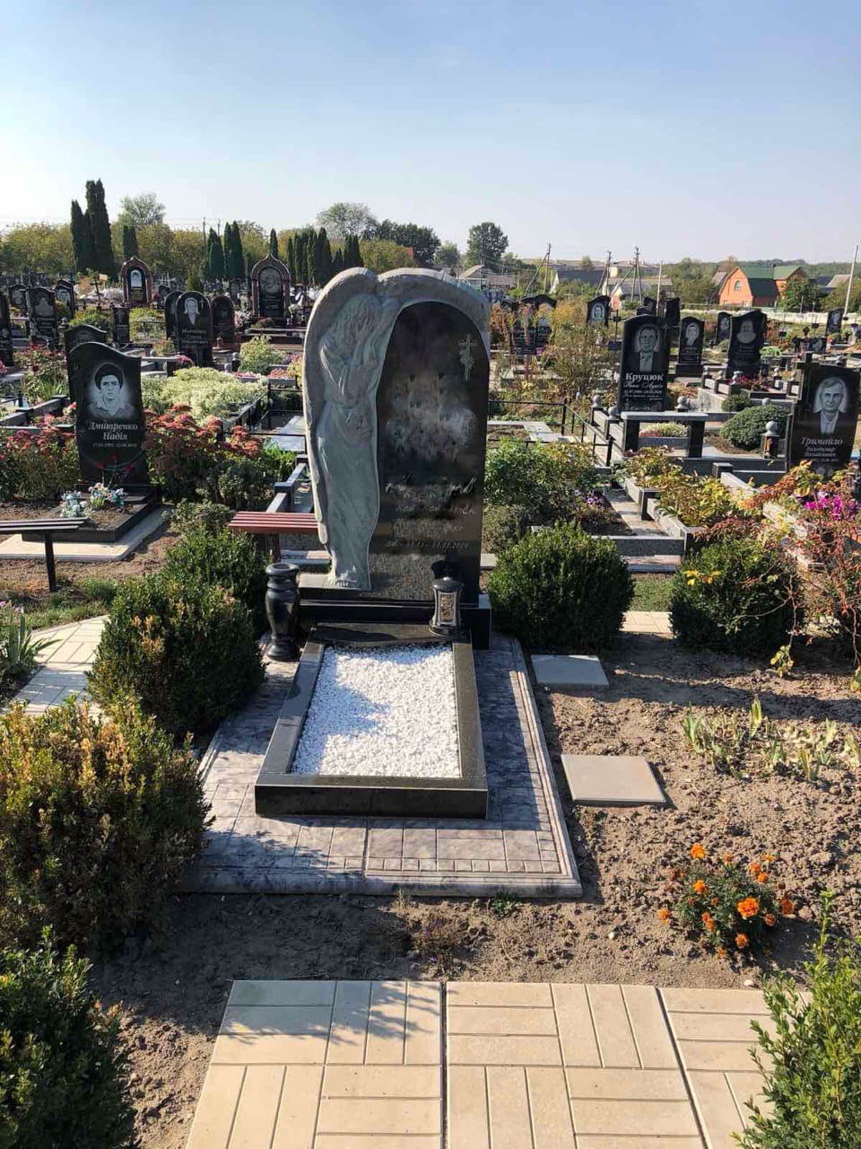 Одинарний пам’ятник з граніту