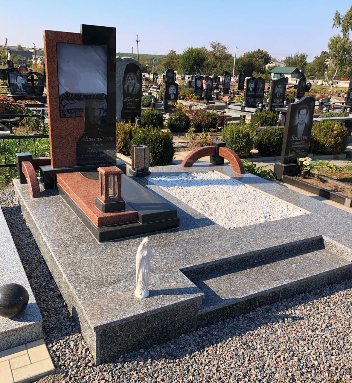 Пам’ятник комплекс з граніту