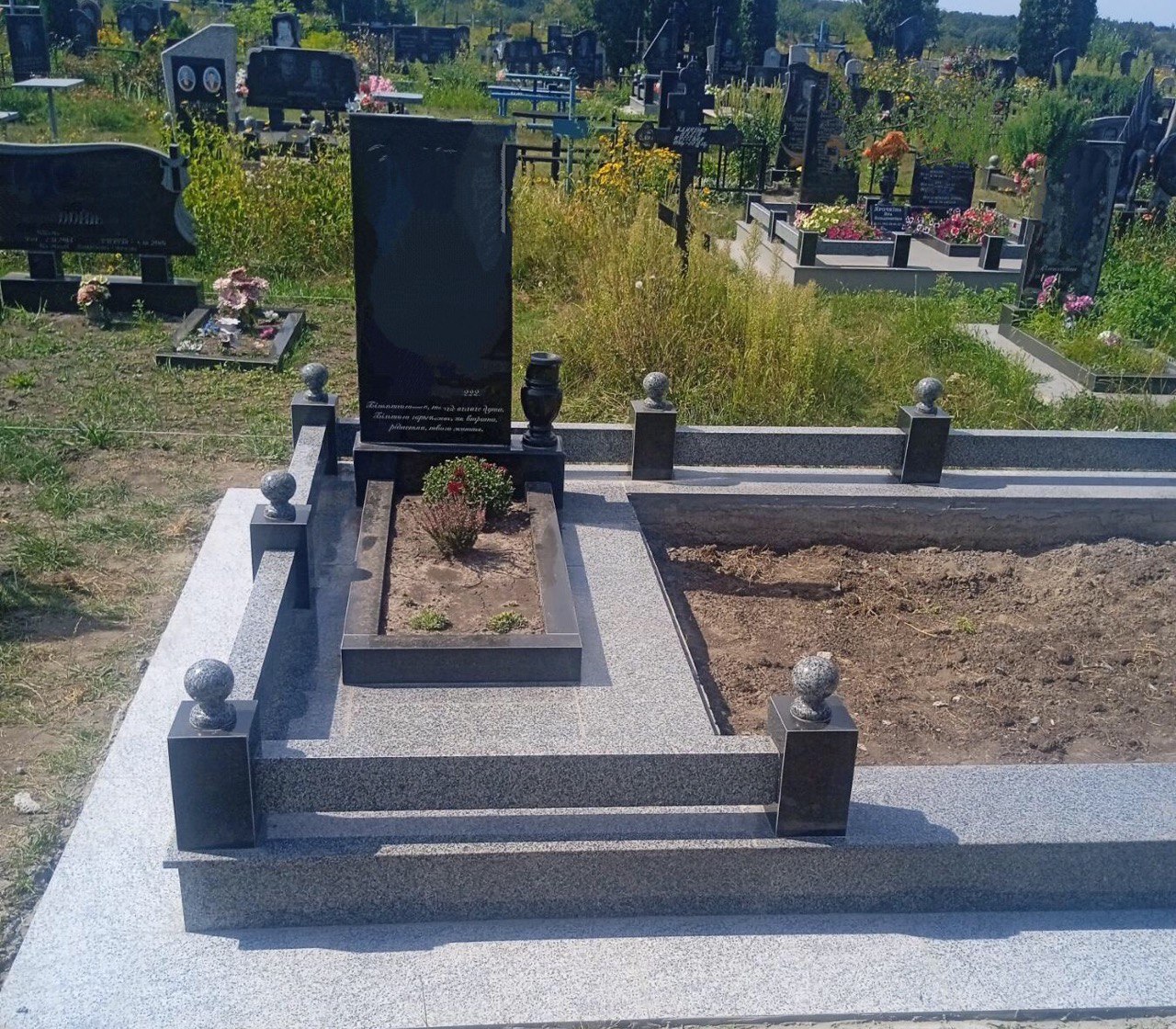 Кам’яна огорожа для кладовища у Білій Церкві