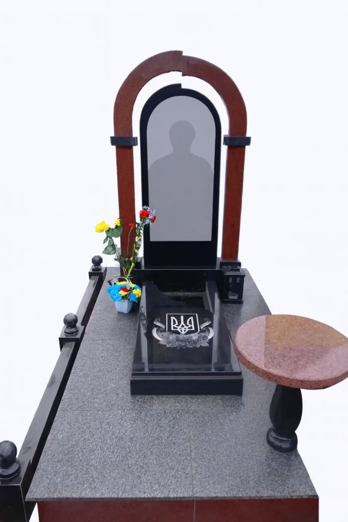 Пам’ятник-комплекс з граніту у Білій Церкві